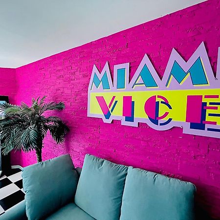 Capsule Miami Vice - Jacuzzi - Billard - Ecran Cinema & Netflix - Ping-Pong - Nintendo & Jeux- Lievin Ngoại thất bức ảnh