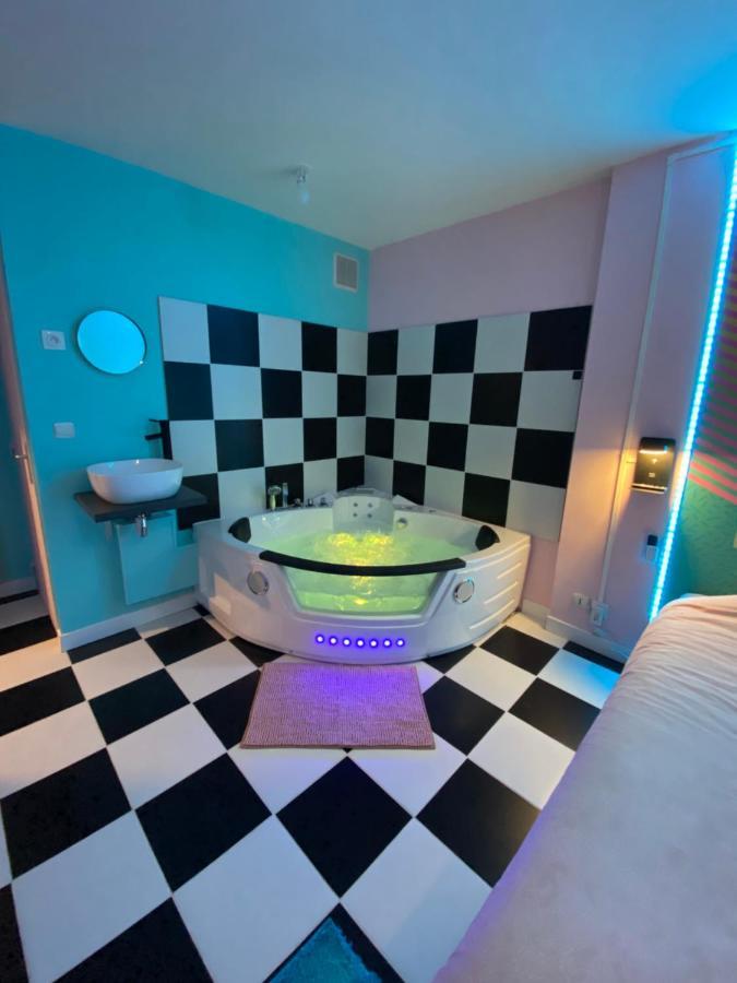 Capsule Miami Vice - Jacuzzi - Billard - Ecran Cinema & Netflix - Ping-Pong - Nintendo & Jeux- Lievin Ngoại thất bức ảnh
