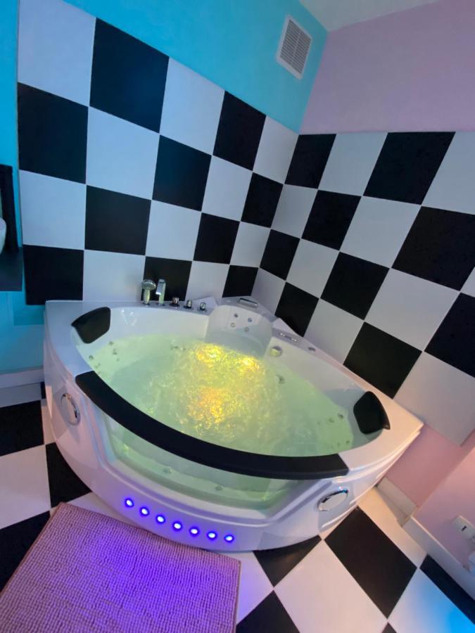 Capsule Miami Vice - Jacuzzi - Billard - Ecran Cinema & Netflix - Ping-Pong - Nintendo & Jeux- Lievin Ngoại thất bức ảnh