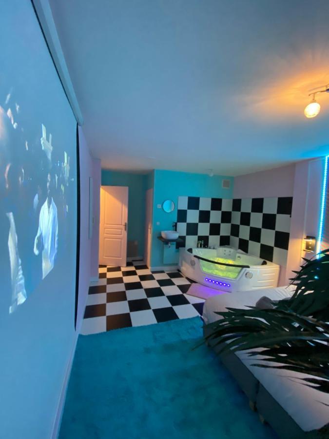 Capsule Miami Vice - Jacuzzi - Billard - Ecran Cinema & Netflix - Ping-Pong - Nintendo & Jeux- Lievin Ngoại thất bức ảnh
