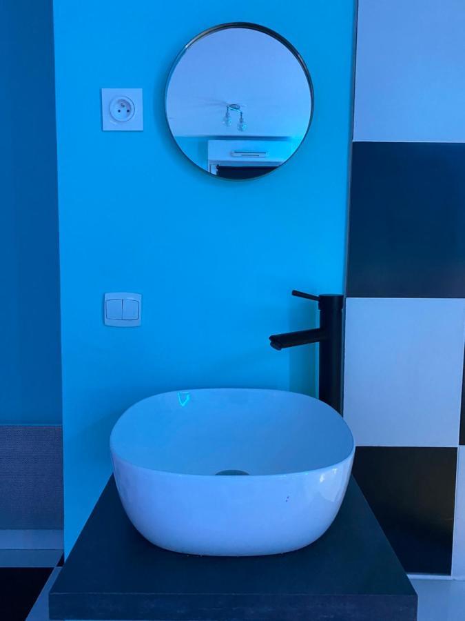 Capsule Miami Vice - Jacuzzi - Billard - Ecran Cinema & Netflix - Ping-Pong - Nintendo & Jeux- Lievin Ngoại thất bức ảnh