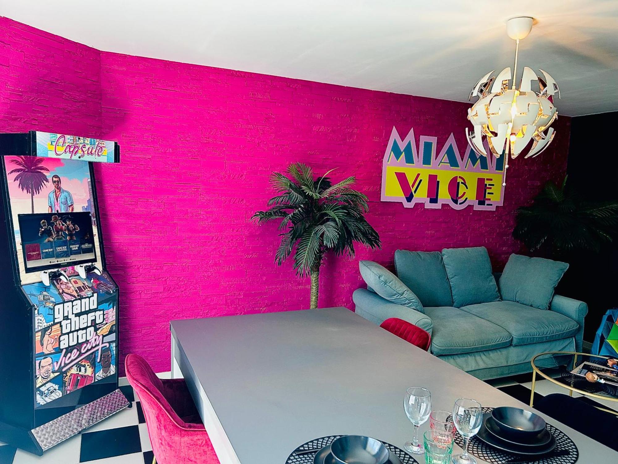 Capsule Miami Vice - Jacuzzi - Billard - Ecran Cinema & Netflix - Ping-Pong - Nintendo & Jeux- Lievin Ngoại thất bức ảnh